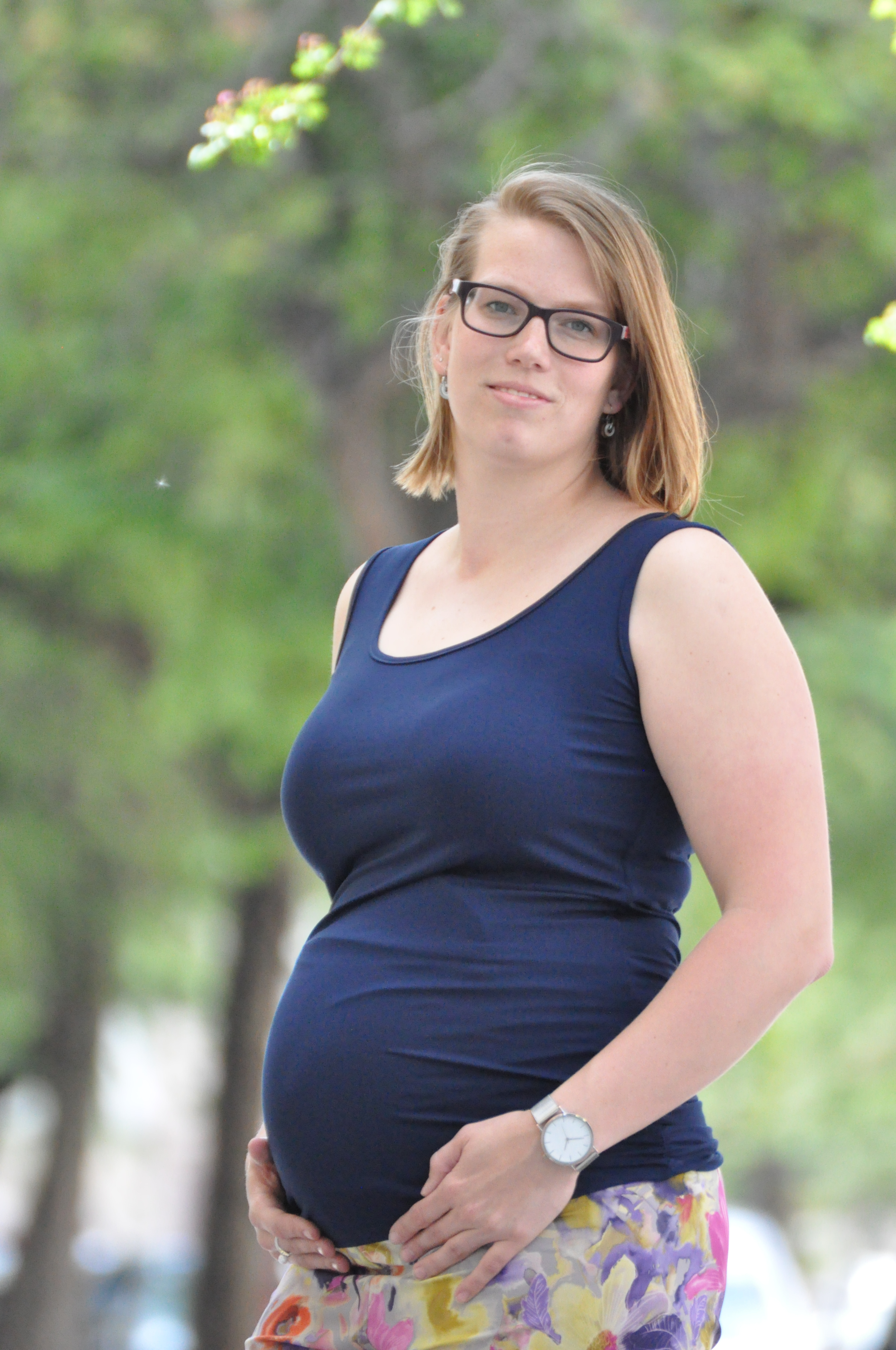 Těhotenské 3/4 kalhoty SILK FLOWERS